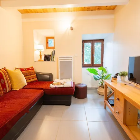 Holiday home En Gres Rose 4/6 Personnes Canilhac
