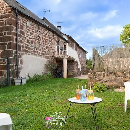 En Gres Rose 4/6 Personnes Canilhac